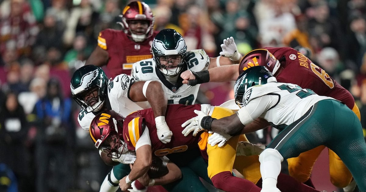 Washington Commanders QB Marcus Mariota leaves game against Philadelphia Eagles with an injured right hand