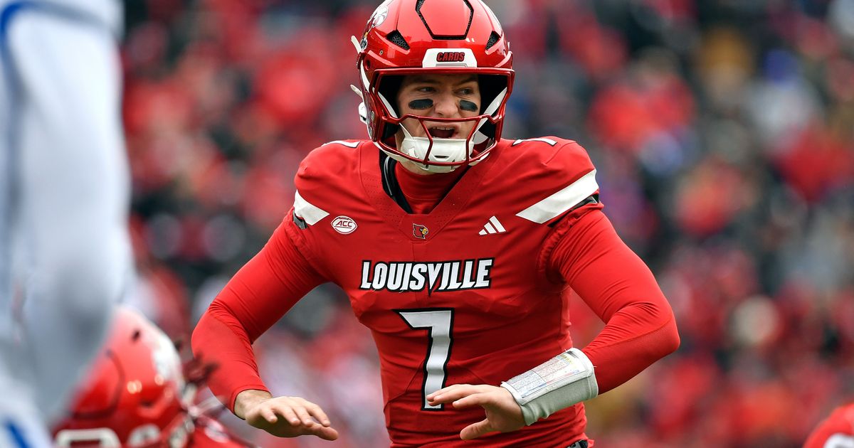 Miller Moss throws for 2 TDs, Louisville holds off Toledo 27-22 in Boca Raton Bowl :: WRAL.com