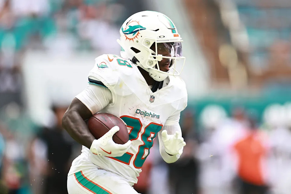 De'Von Achane of the Miami Dolphins runs against the Los Angeles Chargers.