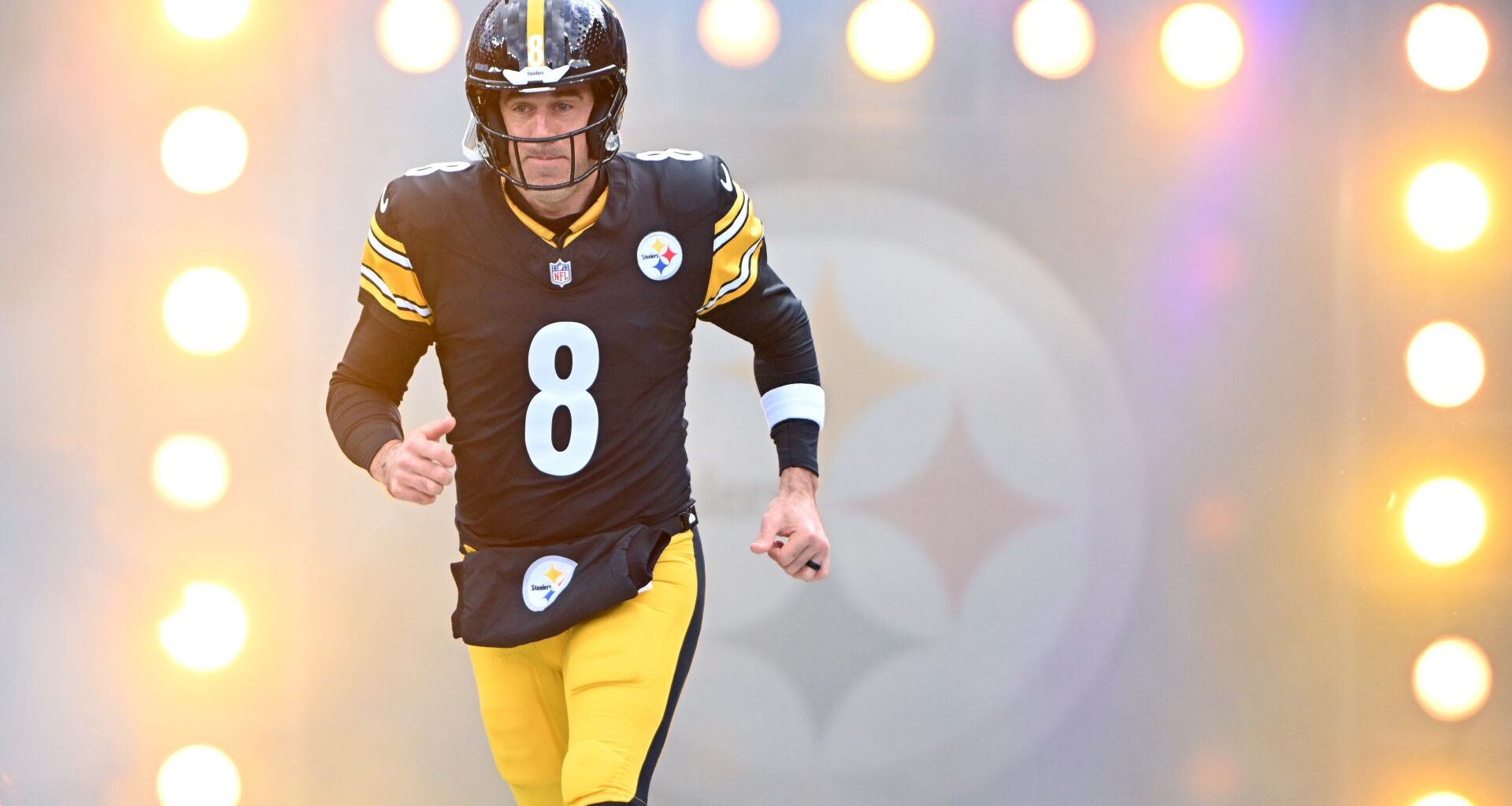 Steelers Make Aaron Rodgers-Related Promotion Before Ravens Matchup