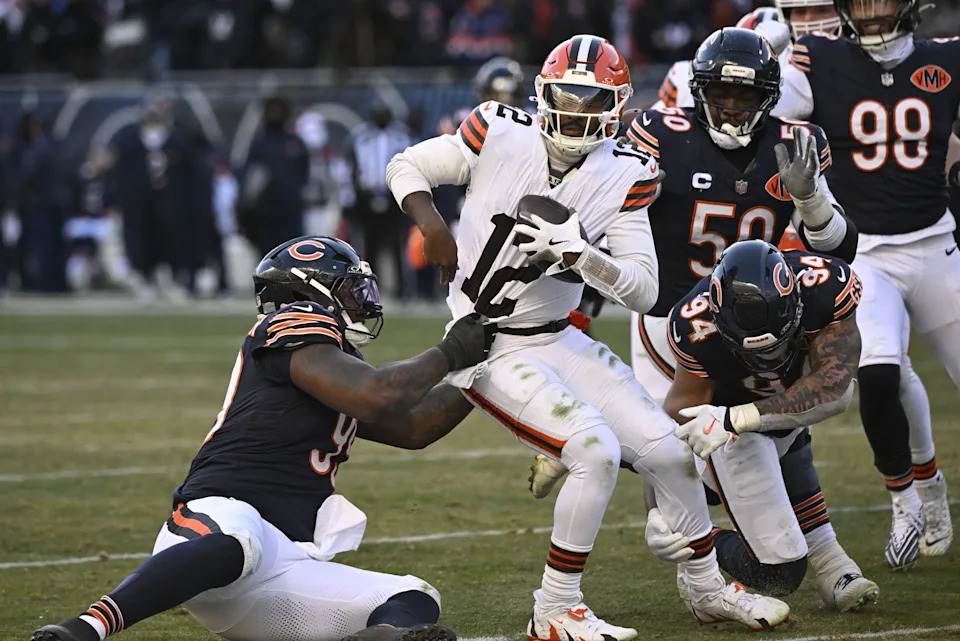 CHARLOTTE, NORTH CAROLINA – AUGUST 08: Quarterback Shedeur Sanders #12 of the Cleveland Browns reacts at the line of scrimmage in the first half during the NFL Preseason 2025 game against the Carolina Panthers at Bank of America Stadium on August 08, 2025 in Charlotte, North Carolina. (Photo by Jared C. Tilton/Getty Images) | Jeff Lange / USA TODAY NETWORK via Imagn Images