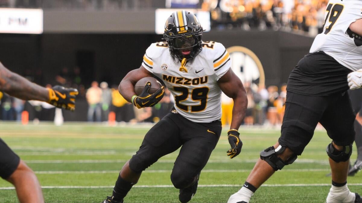 2025-26 college football bowl game odds, CFP picks, best bets, predictions from proven model