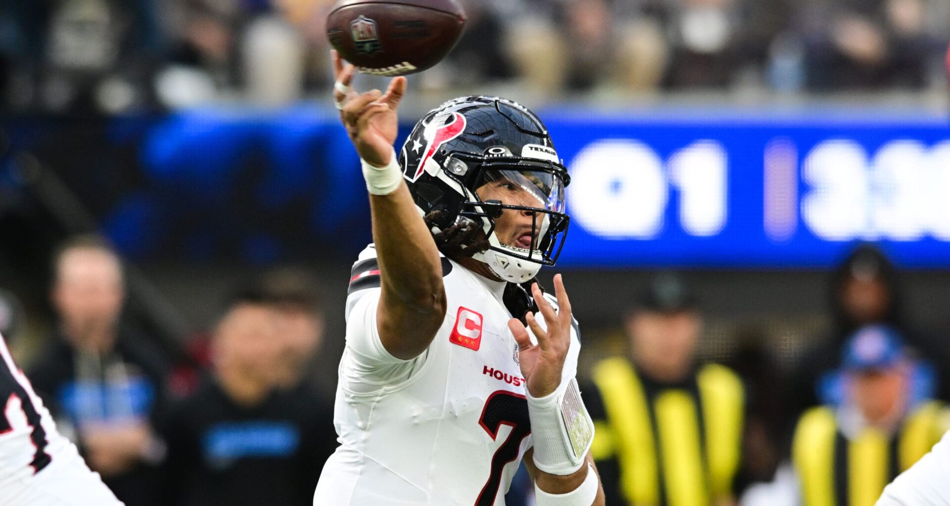 Texans clinch third consecutive playoff berth with 20-16 win over Chargers
