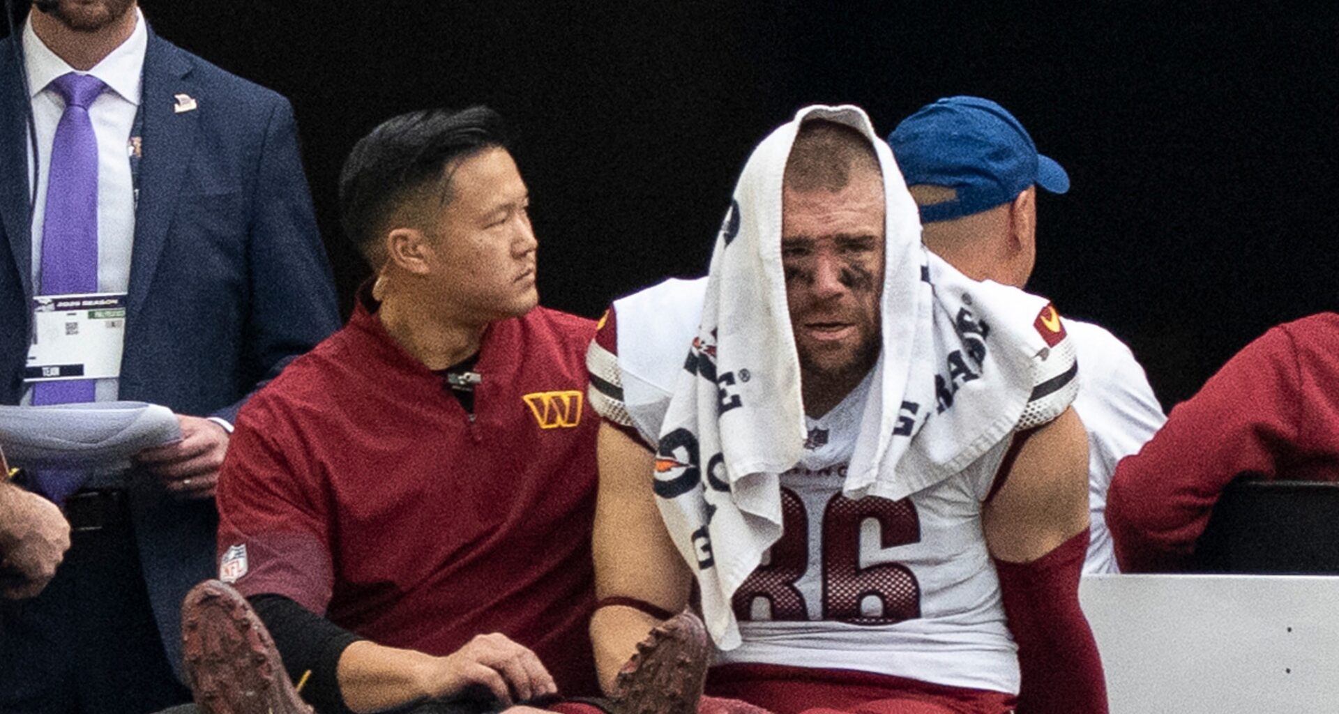 Commanders Tight End Zach Ertz Bursts Into Tears After Brutal Leg Injury