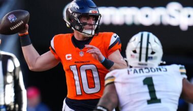 Quarterback show: Love's Packers lead Bo's Broncos, 23-14 in third quarter