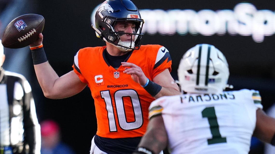 Quarterback show: Love's Packers lead Bo's Broncos, 23-14 in third quarter