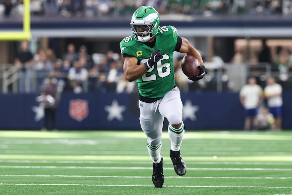 Philadelphia Eagles' Saquon Barkley (26) runs with the ball in the first quarter against the Dallas Cowboys at AT&T Stadium.