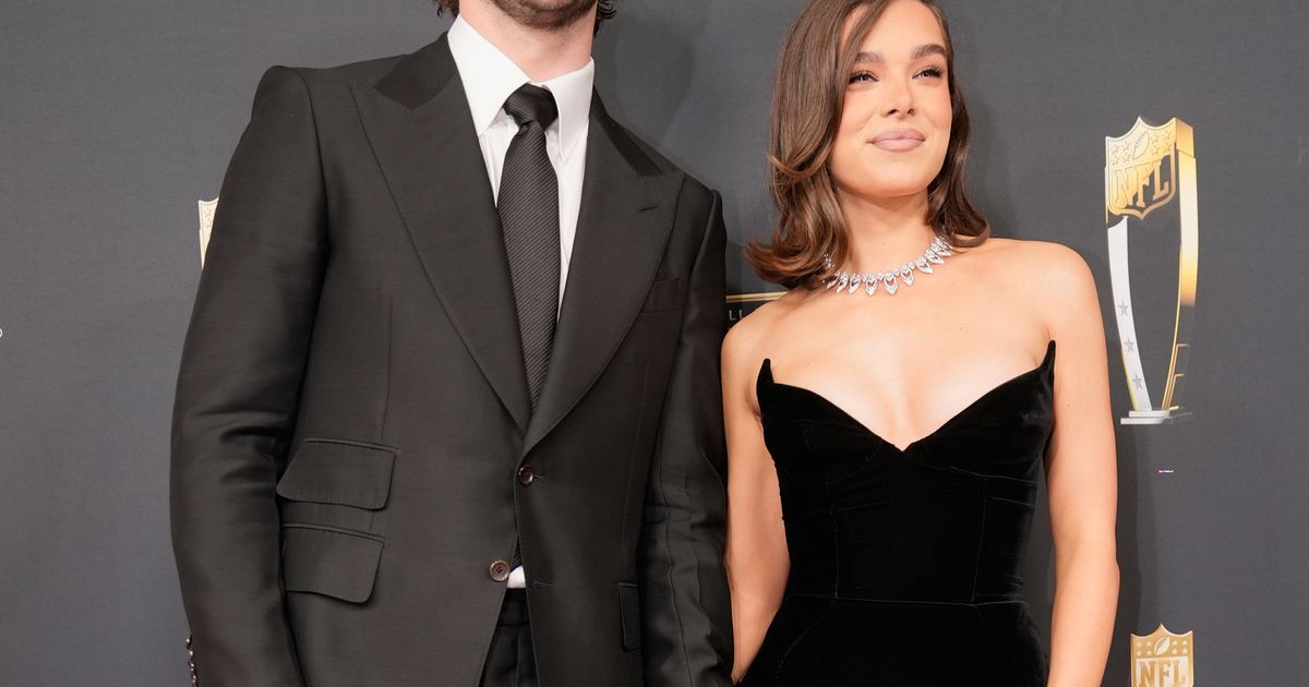 Hailee Steinfeld and NFL husband Josh Allen are expecting their first child :: WRAL.com