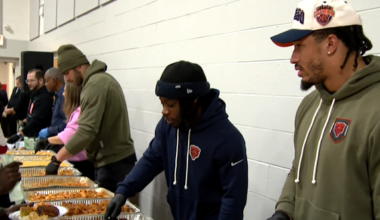 Bears serve holiday dinner with Salvation Army on Chicago's Near West Side