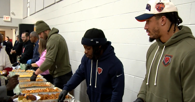 Bears serve holiday dinner with Salvation Army on Chicago's Near West Side