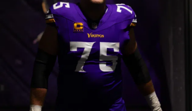 Vikings’ O’Neill Named Finalist for Art Rooney Sportsmanship Award
