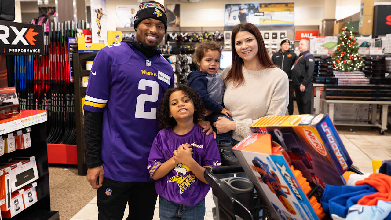Vikings & SCHEELS Provide Memories for Youth During Shopping Sprees