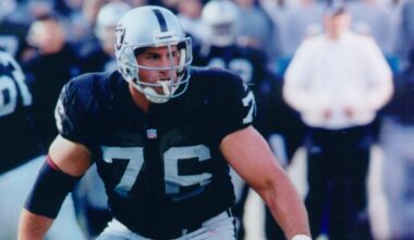 From Pro Bowls to All-Decade honors, Steve Wisniewski’s decorated Raiders career is worthy of a Hall of Fame spotlight