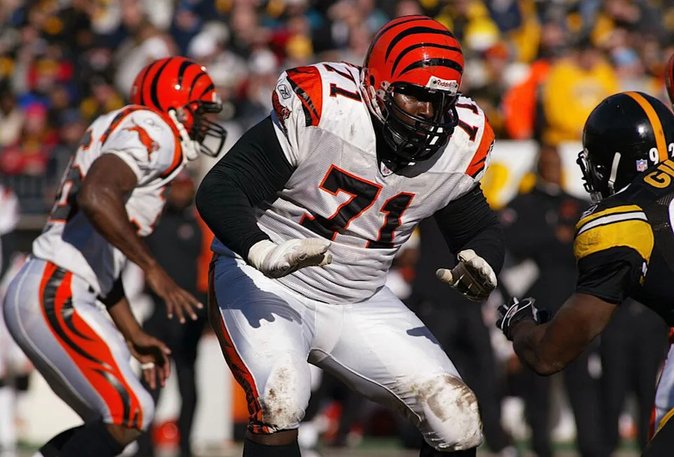 PITTSBURGH, PA - NOVEMBER 30: Willie Anderson #71 of the Cincinnati Bengals blocks the line during the game against the Pittsburgh Steelers on November 30, 2003 at Heinz Field in Pittsburgh, Pennsylvania. The Bengals defeated the Steelers 24-20. (Photo by Rick Stewart/Getty Images)
