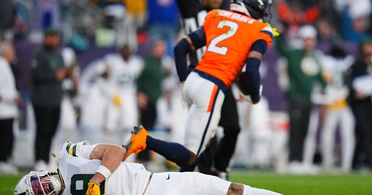 Bo Nix's 4 TD passes lead Broncos to 34-26 win over Packers, who lose Micah Parsons to injury :: WRAL.com