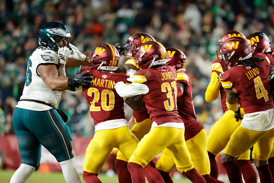 Philadelphia Eagles guard Tyler Steen (56) exchanges words with Washington Commanders players.© Amber Searls-Imagn Images