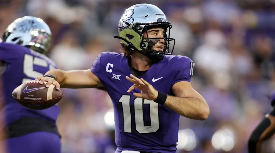 TCU Horned Frogs quarterback Josh Hoover (10) throws a pass against the Houston Cougars in the first quarter at Amon G. Carter Stadium. © Tim Heitman-Imagn Images