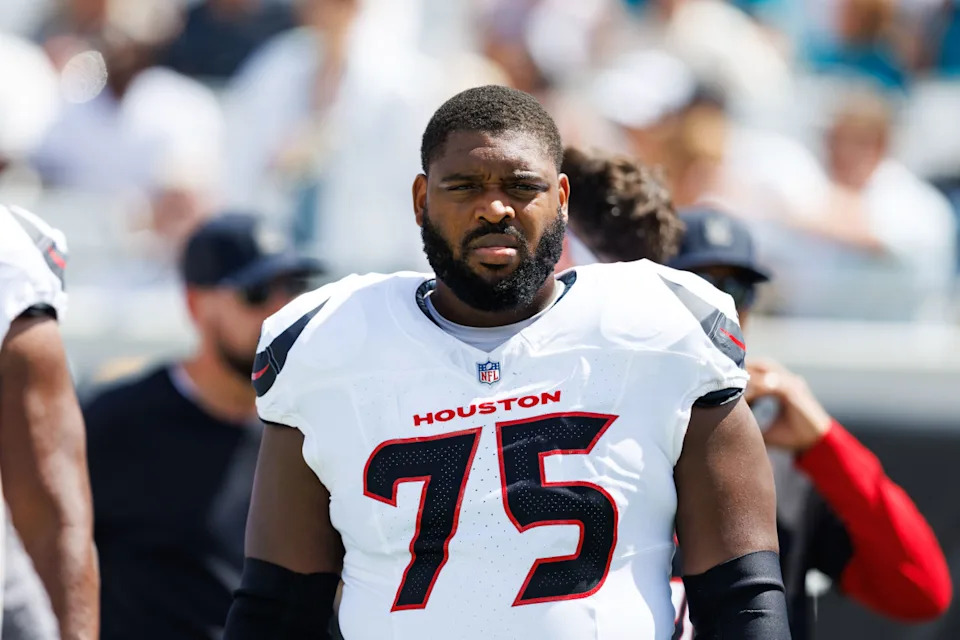 Houston Texans guard Laken Tomlinson (75) before the game against the Jacksonville Jaguars.© Morgan Tencza-Imagn Images