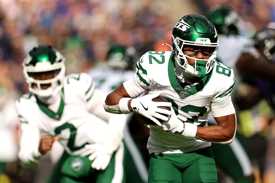 BALTIMORE, MARYLAND - NOVEMBER 23: Arian Smith #82 of the New York Jets runs with the ball during the first quarter of the game against the Baltimore Ravens at M&T Bank Stadium on November 23, 2025 in Baltimore, Maryland. (Photo by Scott Taetsch/Getty Images)