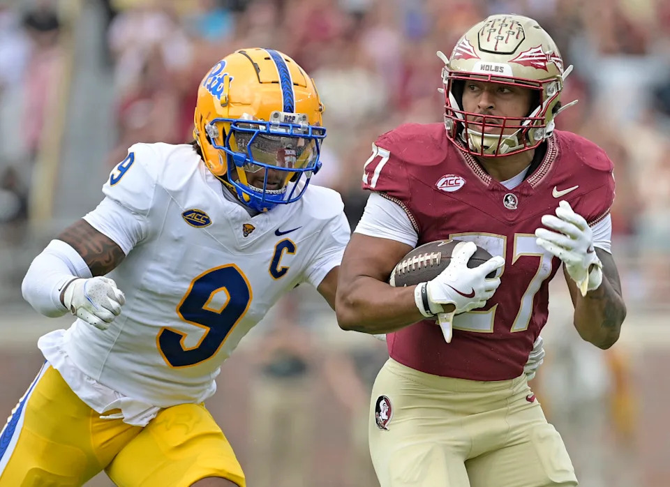 Florida State Seminoles running back Gavin Sawchuk (27) runs the ball.© Melina Myers-Imagn Images