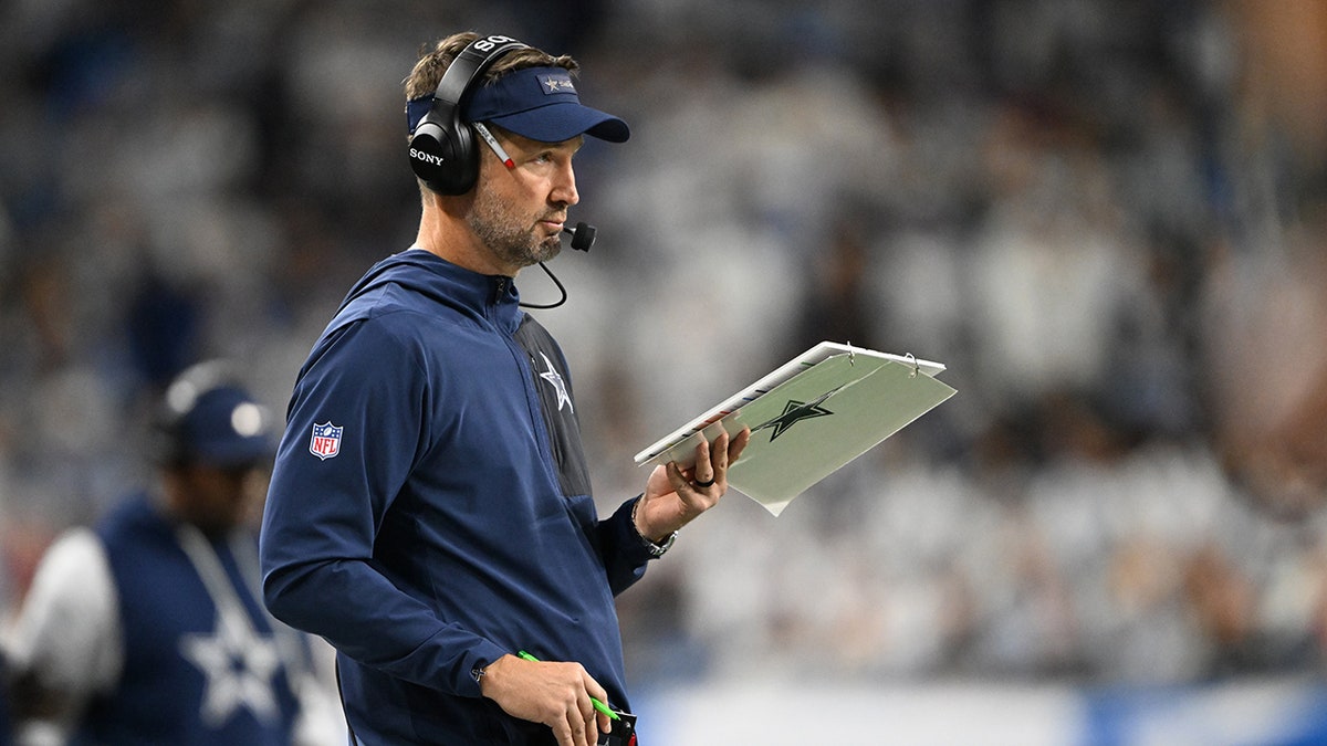 Brian Schottenheimer during a Dallas Cowboys game