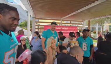 Miami Dolphins players spread holiday cheer to pediatric patients at Sylvester Comprehensive Cancer Center