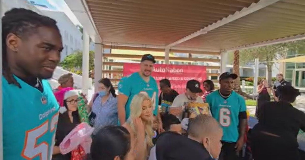 Miami Dolphins players spread holiday cheer to pediatric patients at Sylvester Comprehensive Cancer Center