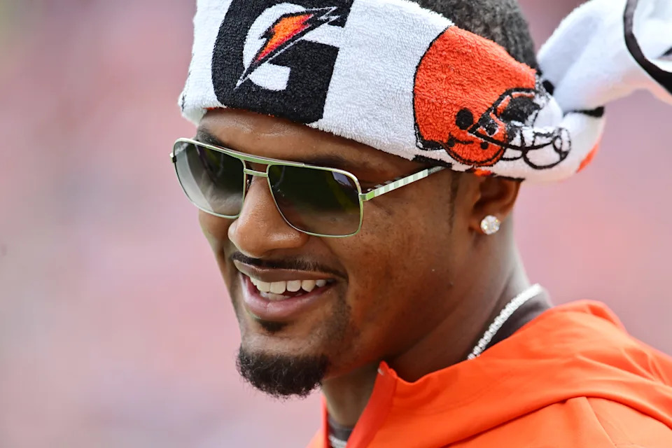 CHARLOTTE, NORTH CAROLINA – AUGUST 08: Quarterback Shedeur Sanders #12 of the Cleveland Browns reacts at the line of scrimmage in the first half during the NFL Preseason 2025 game against the Carolina Panthers at Bank of America Stadium on August 08, 2025 in Charlotte, North Carolina. (Photo by Jared C. Tilton/Getty Images) | Jeff Lange / USA TODAY NETWORK via Imagn Images