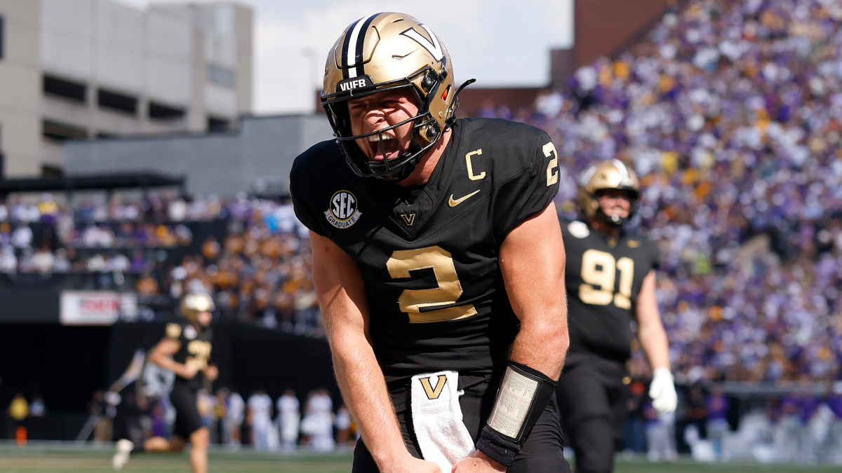 CBS Sports college football awards: Best player, coach, freshman from 2025 season