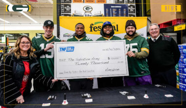 Packers players, alumni, fans raise more than $32,000 for Salvation Army this holiday season