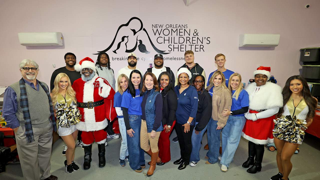 Cesar Ruiz hosts holiday toy giveaway with Saints teammates at New Orleans Women and Children's Center