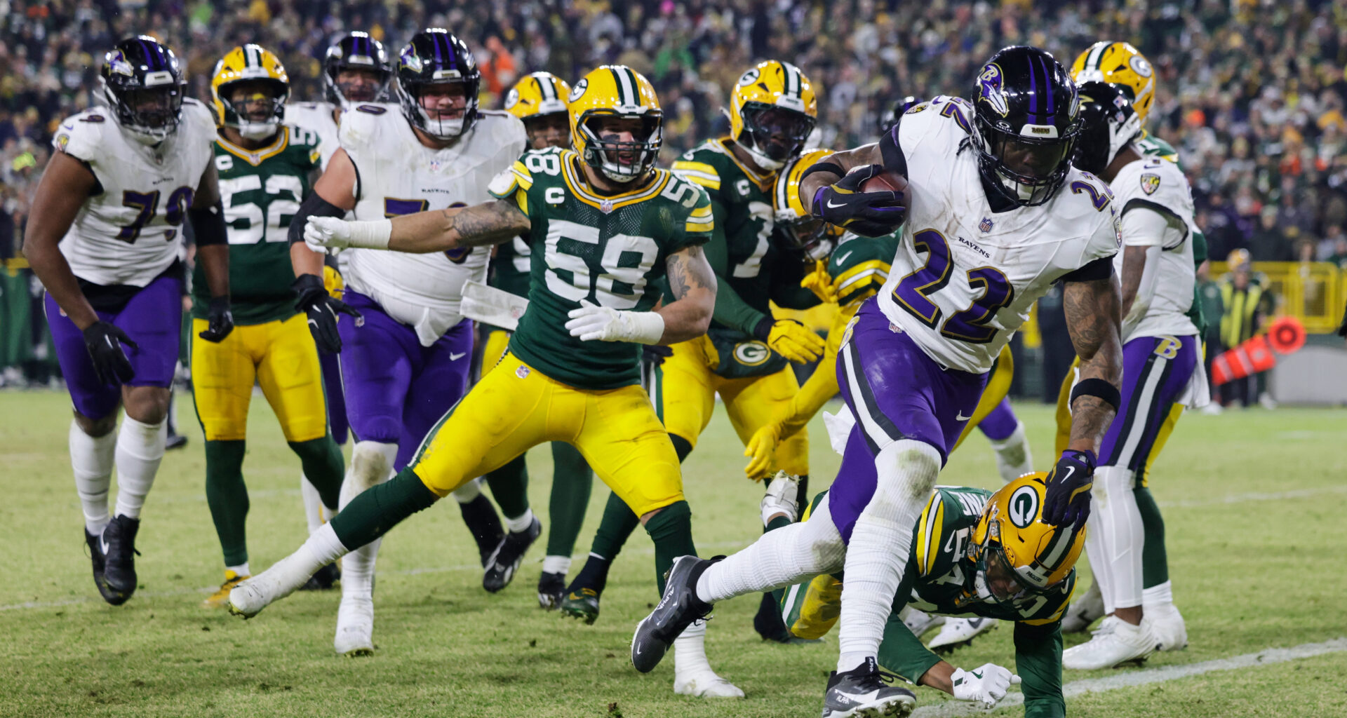 Derrick Henry's virtuoso performance helps Ravens stay alive with 41-24 win over Packers