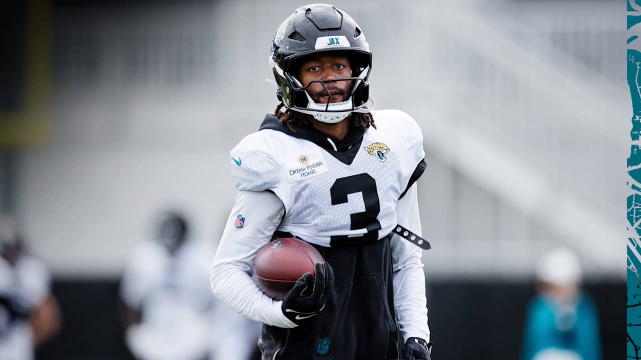 WR Jakobi Meyers “Grateful” for Contract Extension