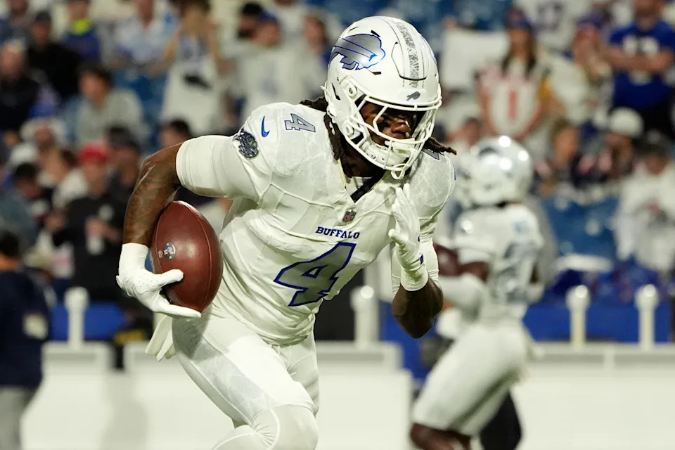 Buffalo Bills running back James Cook practices.