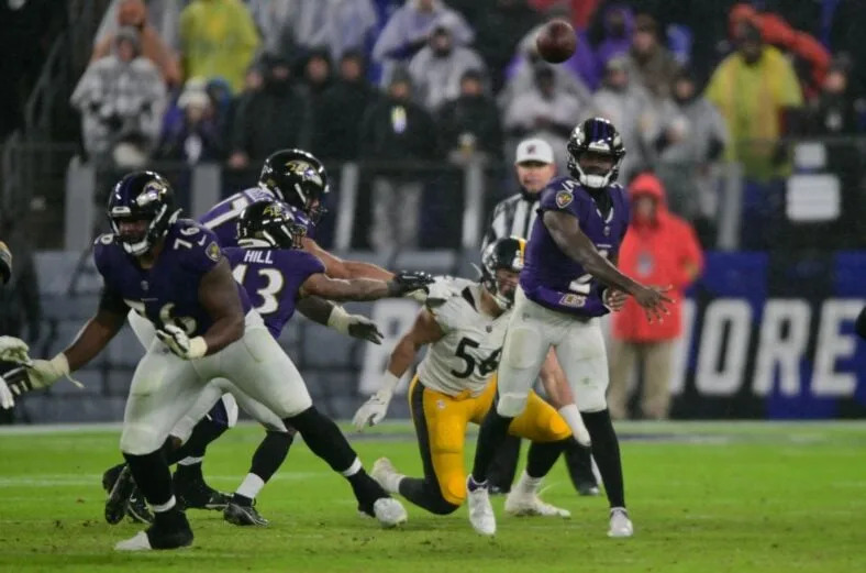 Baltimore Ravens quarterback Tyler Huntley in a game against the Pittsburgh Steelers on Jan. 6, 2024 — Ed Thompson / Steelers Now