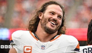 Denver Broncos linebacker Alex Singleton breaks up a pass intended for Washington Commanders tight end Zach Ertz