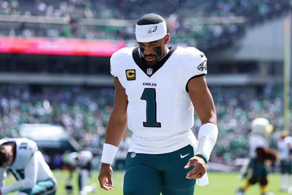 Philadelphia Eagles quarterback Jalen Hurts (1).© Bill Streicher-Imagn Images