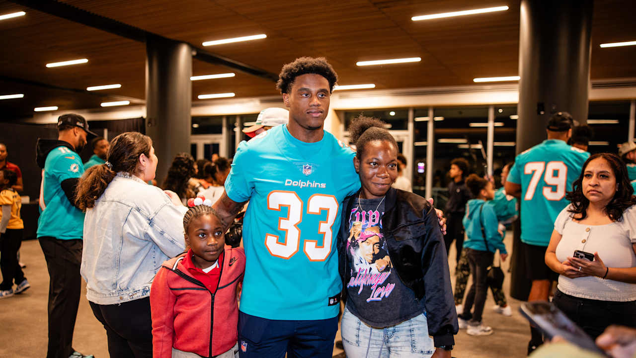 2025 Miami Dolphins Host Thanksgiving Dinner Presented by Goya