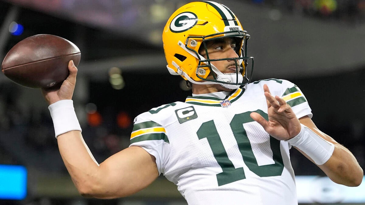 Bears vs. Packers live updates, score as Jordan Love evaluated for concussion