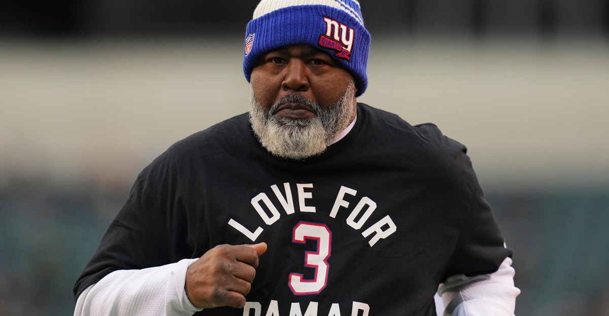 NY Giants fire assistant defensive line coach Bryan Cox