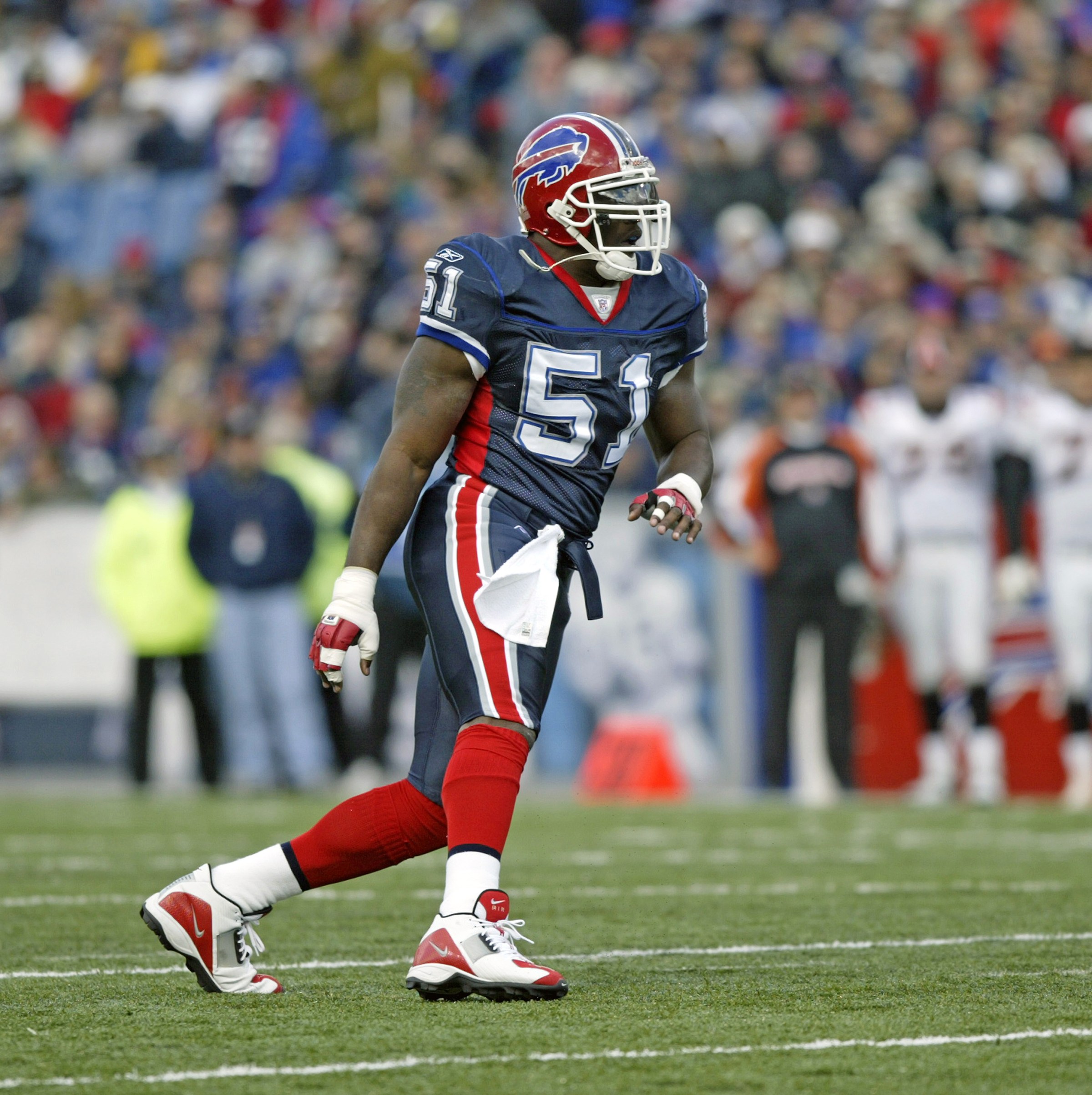 ORCHARD PARK, NY - OCTOBER 5: Takeo Spikes #51 of the Buffalo Bills pursues the play against the Cincinnati Bengals during a game at Ralph Wilson Stadium on October 5, 2003 in Orchard Park, New York. The Bills defeated the Bengals 22-16. (Photo by George Gojkovich/Getty Images)