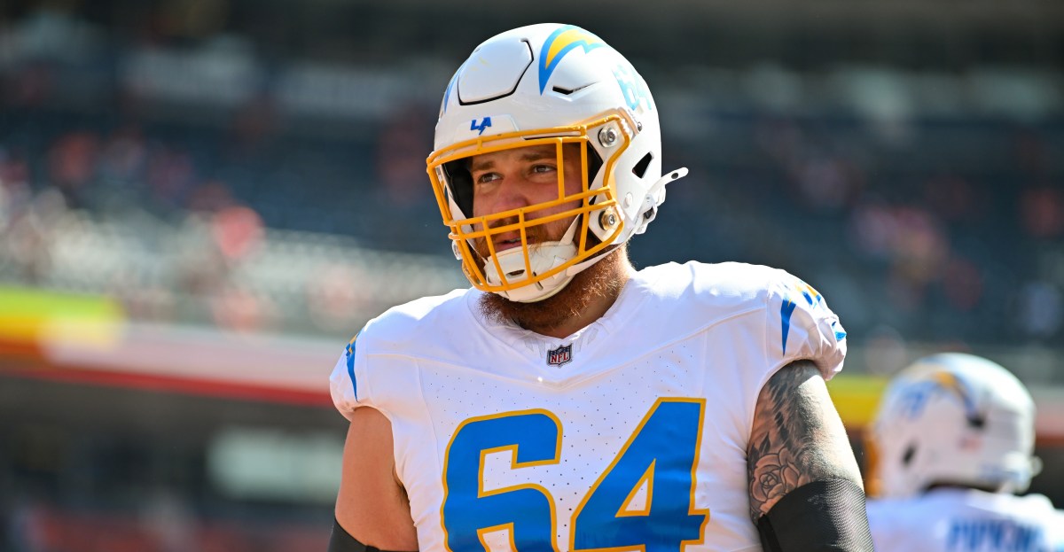 Patriots sign veteran lineman to 53-man roster amid flurry of moves