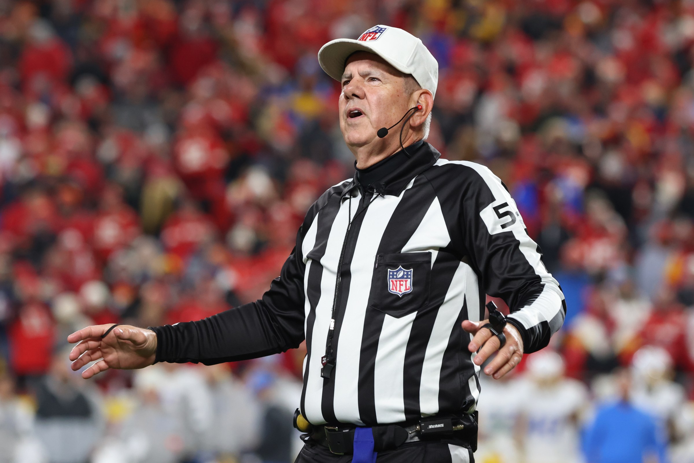 KANSAS CITY, MO - DECEMBER 08: Referee Bill Vinovich (52) in the fourth quarter of an NFL game between the Los Angeles Chargers and Kansas City Chiefs on December 8, 2024 at GEHA Field at Arrowhead Stadium in Kansas City, MO. (Photo by Scott Winters/Icon Sportswire via Getty Images)
