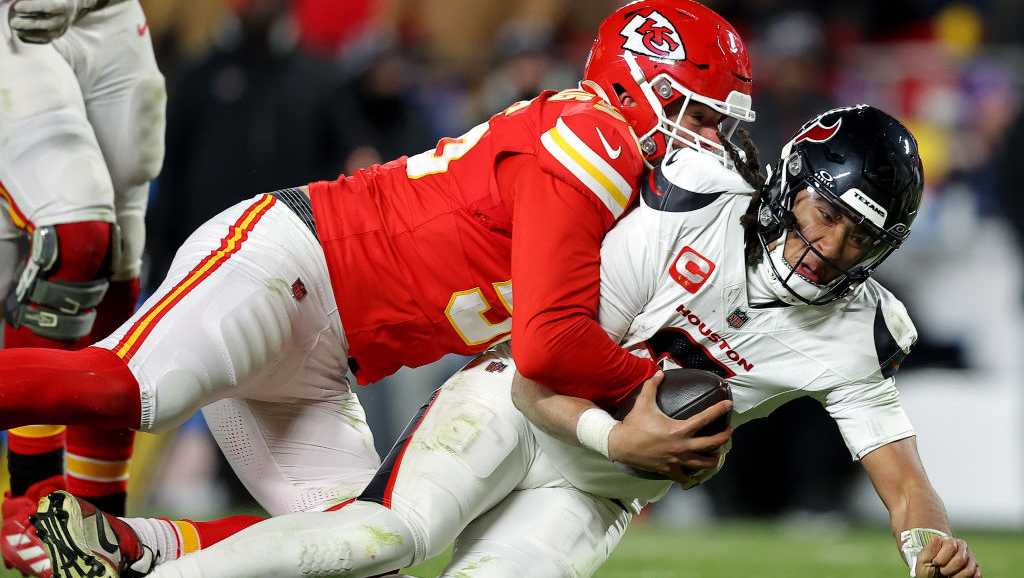 Chiefs battling Texans in key AFC race — live score and recap