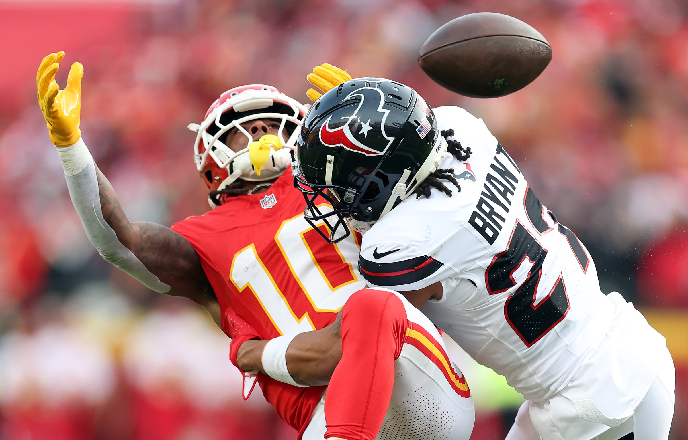 KANSAS CITY, MISSOURI - JANUARY 18: Cornerback Myles Bryant #27 of the Houston Texans breaks up a pass intended for running back Isiah Pacheco #10 of the Kansas City Chiefs during the first quarter in the AFC Divisional Playoff at GEHA Field at Arrowhead Stadium on January 18, 2025 in Kansas City, Missouri. (Photo by Jamie Squire/Getty Images)