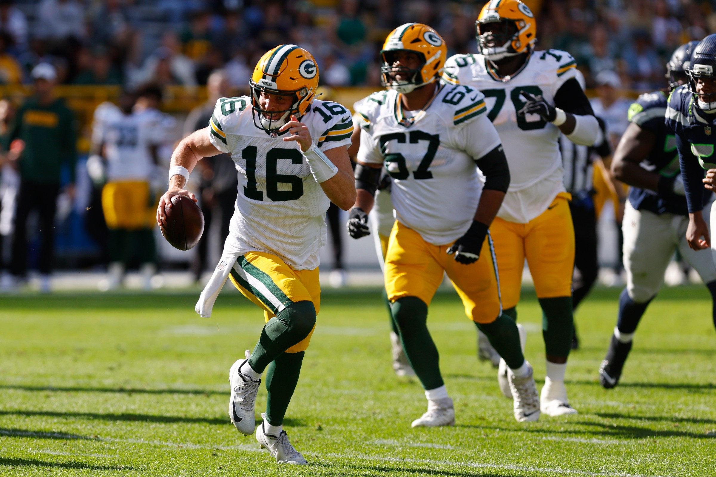 GREEN BAY, WI - AUGUST 23: Green Bay Packers quarterback Sean Clifford (16) scrambles during a preseason game between the Green Bay Packers and the Seattle Seahawks on August 23, 2025 at Lambeau Field in Green Bay, WI. (Photo by Larry Radloff/Icon Sportswire via Getty Images)