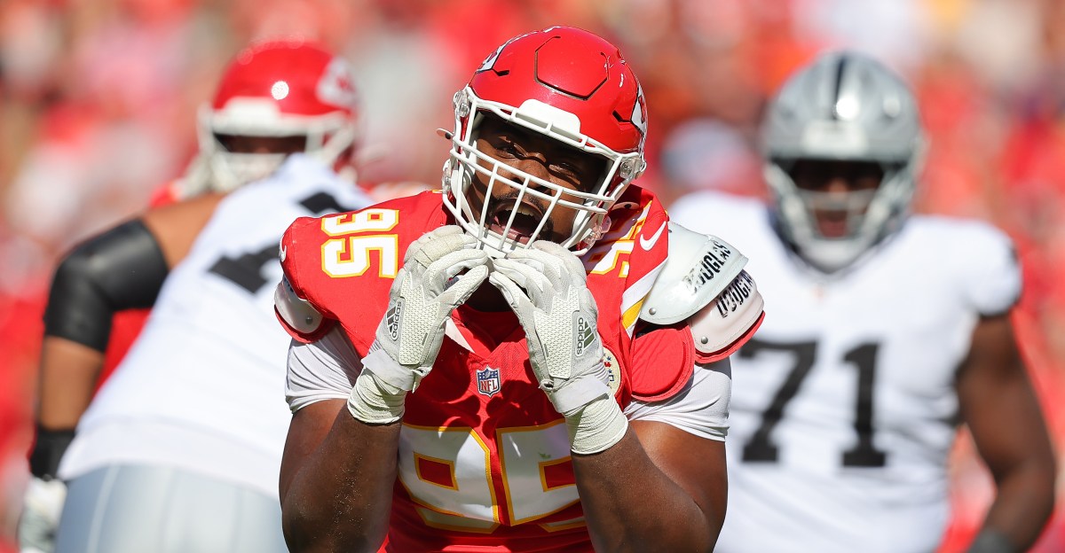 Kansas City Chiefs open as favorites over Raiders in Week 18 odds