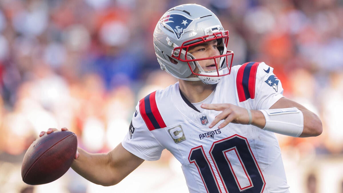 Bills vs. Patriots live updates: Score, highlights, key moments in AFC East showdown