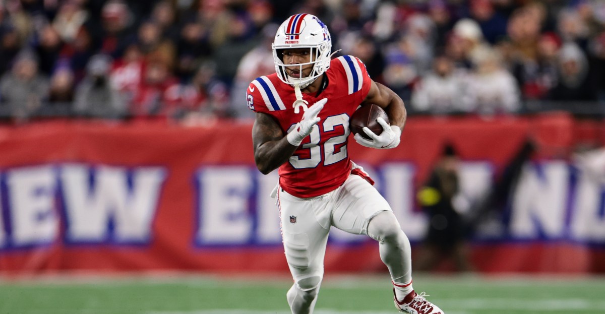 Patriots rookie TreVeyon Henderson earns monthly NFL honor