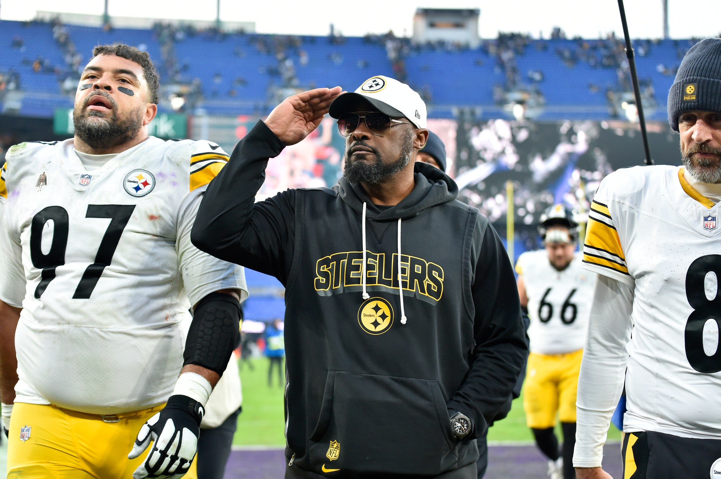 BALTIMORE, MD - DECEMBER 07: Steelers head coach Mike Tomlin salutes to Steelers fans in the stands while walking off the field with defensive tackle Cameron Heyward (97) and quarterback Aaron Rodgers (8) during the Pittsburgh Steelers versus Baltimore Ravens NFL game at M&T Bank Stadium on December 7, 2025 in Baltimore, MD. (Photo by Randy Litzinger/Icon Sportswire via Getty Images)